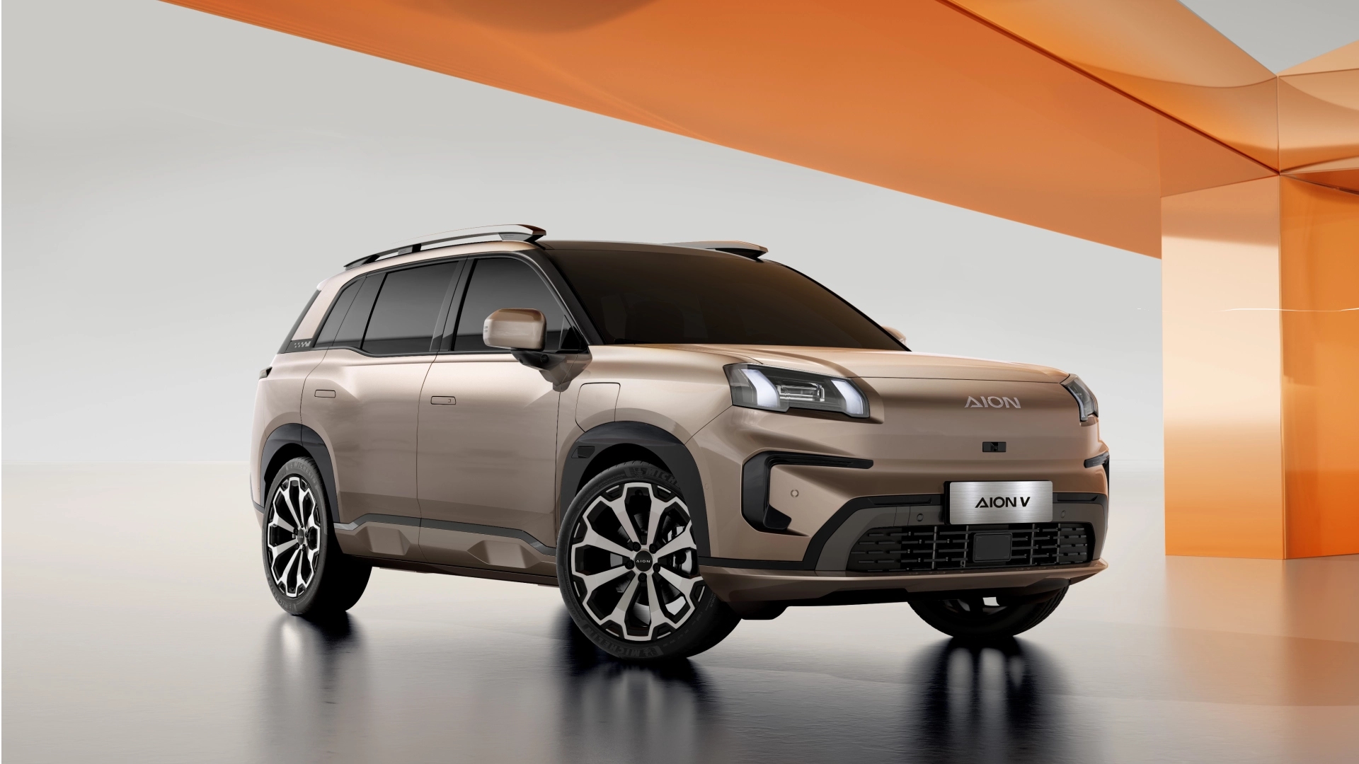 Qattiq Aqlli SUV