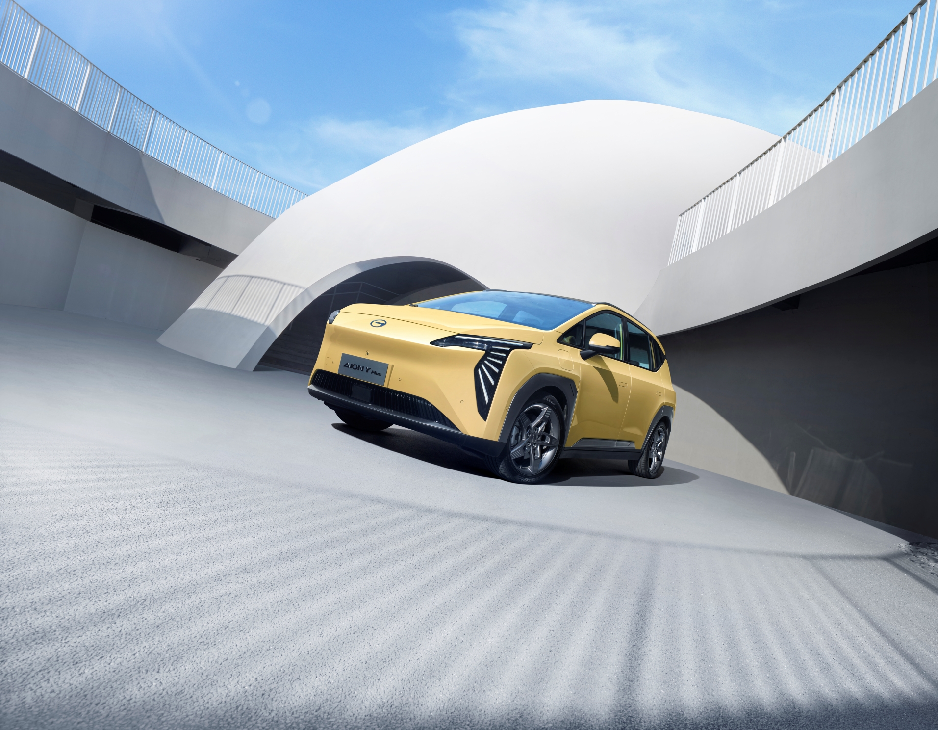 Yuqori Samaradorlik Elektr Haydovi | Motor Maksimal Quvvati 150kW, Cho‘qqi Torki 225N·m, Tezlanish 0–50km/h Faqat 4.1 Soniya